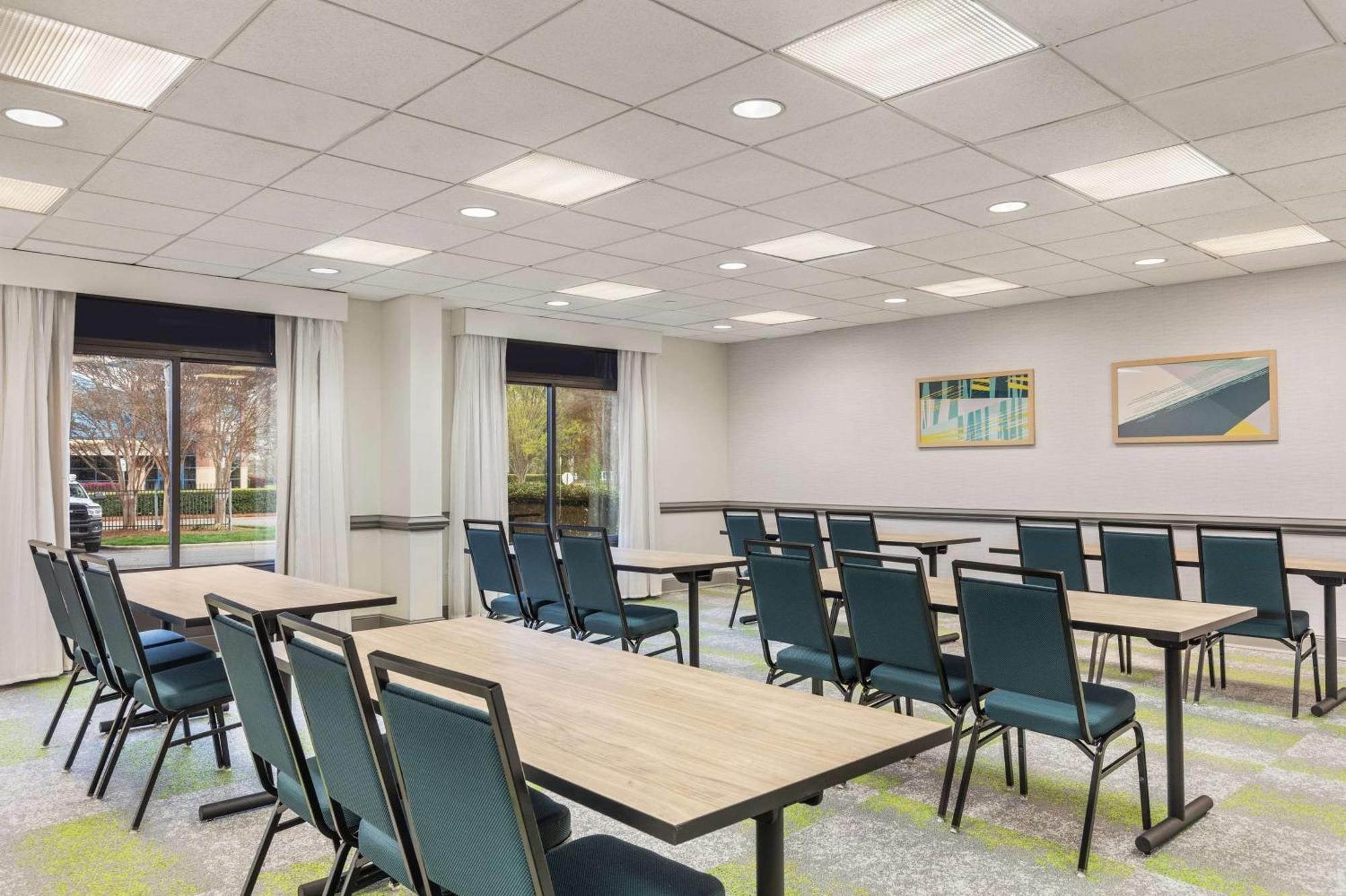 Spark By Hilton Charlotte Tyvola I-77 Bagian luar foto